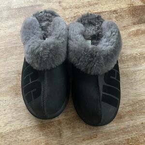 Cozy Black and Gray Fur-Lined UGG Slippers